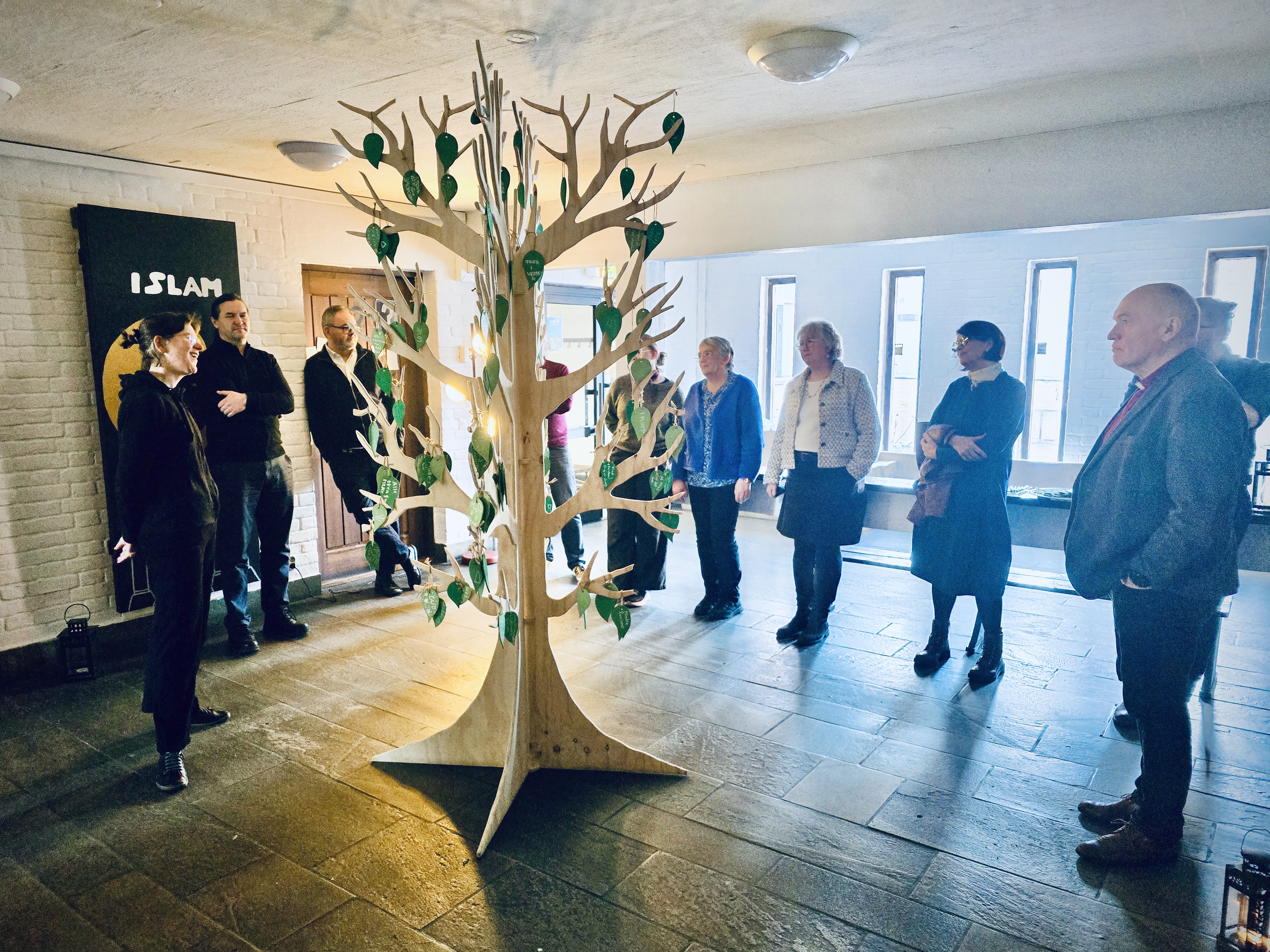 Dialog- og bykirkeprest Karoline Faber (t.v.) ga bispedømmerådet innsikt i arbeidet til Kirkelig Dialogsenter Drammen. Dette er et kompetansesenter for hele bispedømmet. 