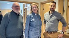 Rune Rasmussen (f.v.) bidro med viktig kompetanse på fagdagen. Her sammen med prost Sølvi Kristin Lewin og kirkeverge Jan Einar Bjerke Hals som arrangerte fagdagen sammen med bispedømmet. Foto: Astri Olga Tretterud