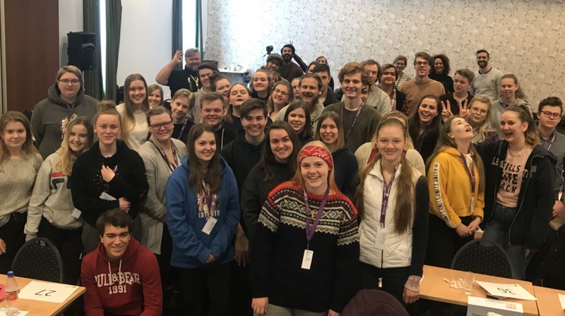 Delegater og observatører samlet i plenumssalen. Foto: HG-L