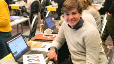 Henrik Wirak Onsrud på sin faste plass under plenumssamlingene på Kirkemøtet 2018. FOTO: Randi Langkaas