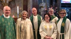 Noen av de som var involvert i avslutningsgudstjenesten. Fra venstre: Reidar Aasbø (sokneprest, Kongsberg), Herborg Finnset (biskop, Nidaros), Roar Tønnessen (prost, Kongsberg), Kristin Flatland Solbu (kantor, Kongsberg), Inger Johanne Frogh (kapellan, Kongsberg) og Nina Kirkerød (sogneprest, Sandsvær). FOTO: Lill Tone Grahl-Jacobsen.