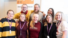 Et nyvalgt Ungdommens bispedømmeråd. Bak fra venstre: Simon Omsland Zakariassen, Sondre Karstad, Nittra Randby. Foran fra venstre: Marianne Borgersen, Oda Høiberg, Tonje Bakken Kro, Mathilde Brownrigg og Frida Adeleide Kvamme.