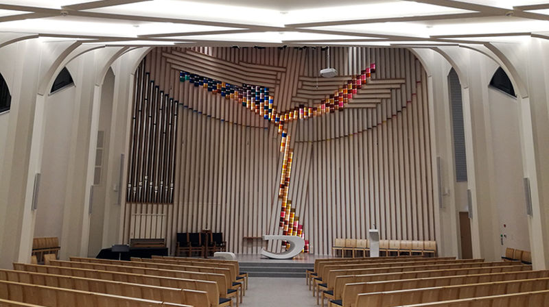 Den afghanske familien har levd i Hønefoss kirke i over to år. De har blant annet deltatt på gudstjenester og hjulpet med praktisk arbeid i kirken forteller Kristin Moen Saxegaard i appellen nedenfor. Foto: Roar Olsen.