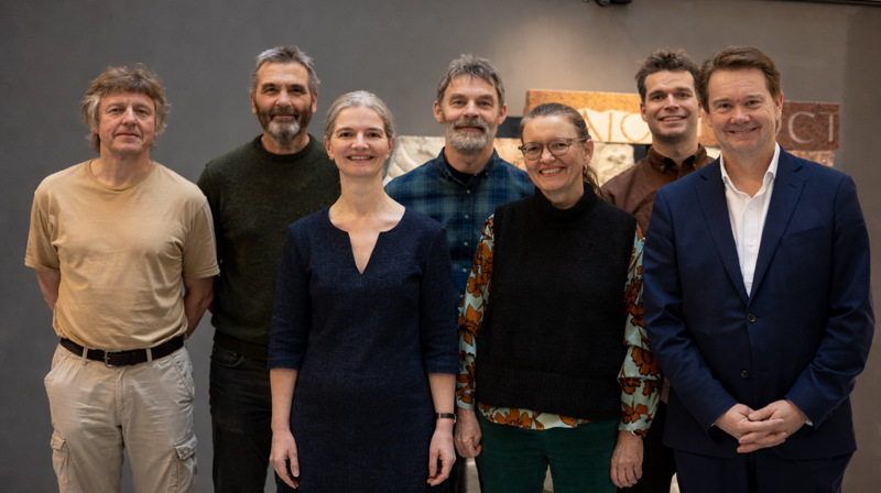 Bak fra venstre: Markus Krøger, Jan Stedje, Knut Berg, Torbjørn Hanson Ausland. Foran fra venstre: Mona Fallin, Inger Kari Stensrud, Trond Chr. Hubred