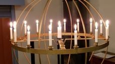 Lysglobe i Åsnes Finnskog kirke. Foto: Anne Bråten Edvardsen