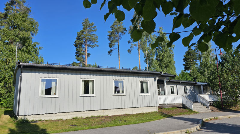Redusert åpningstid i sommer