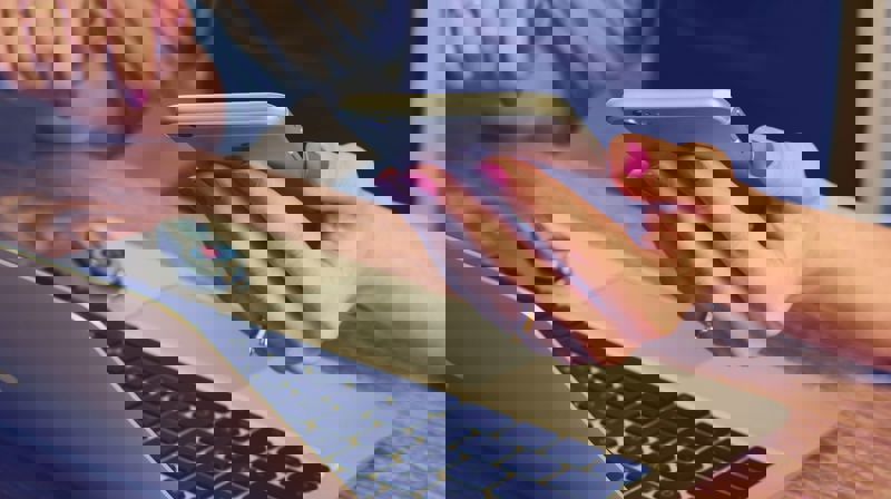 Kontorbygg stengt til og med 12. april, men tilgjengelig på e-post og telefon