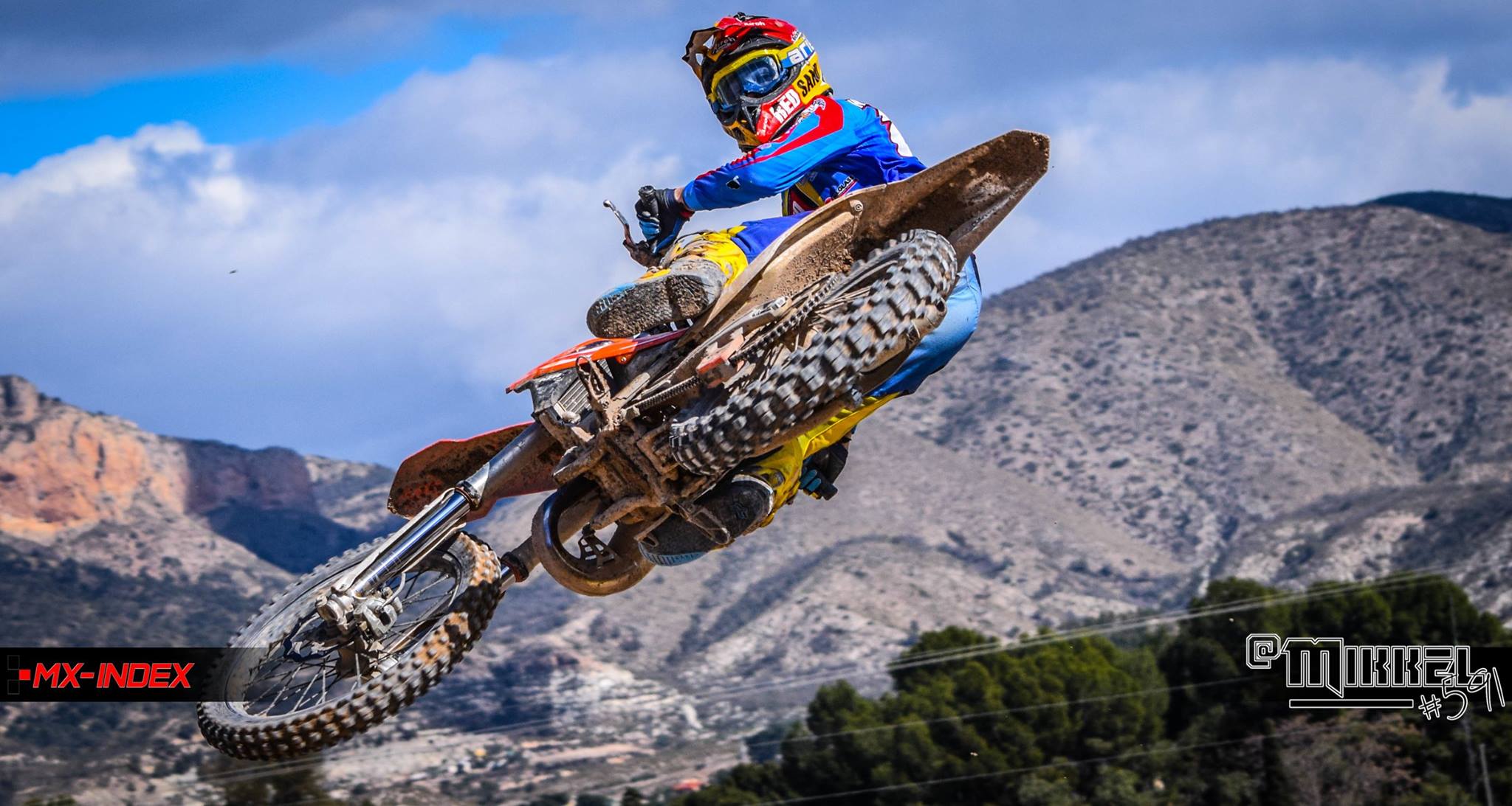 Driver tenåringen på med toppidrett                   eller bor familien i utlandet?