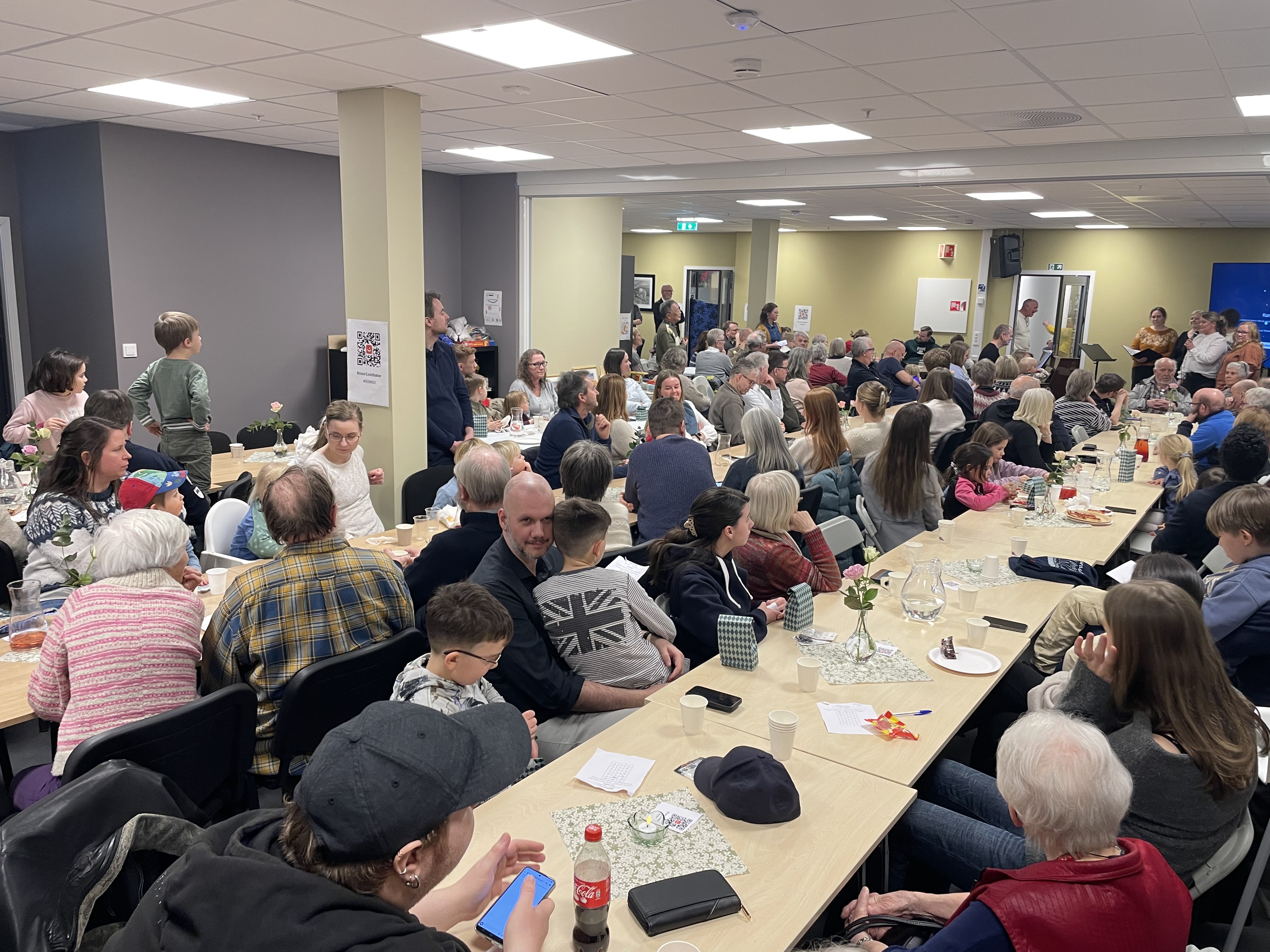 Fullt hus på basaren februar 2026