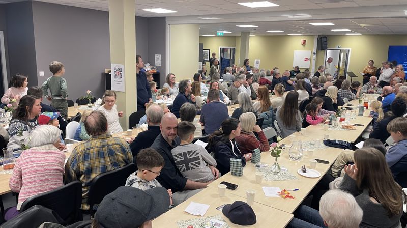 Fullt hus på basaren februar 2026