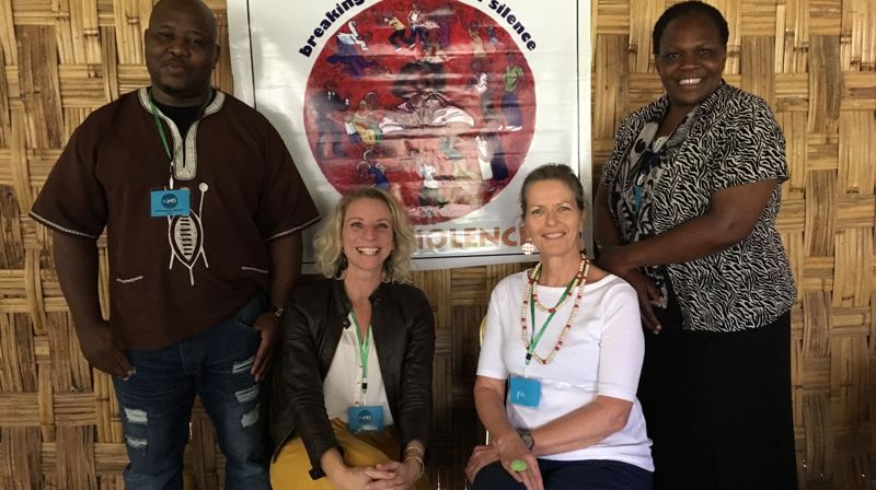 Veldig engasjerte og profesjonelle kursholdere formidlet både kunnskap og inspirasjon videre til deltakerne, slik at disse kan ha kampanjer i deres land og kirker. F.v.: SIthembiso Zwane fra Sør Afrika, Marit Breen, NMS, Penny Plowman fra England og Jacinta Makokha fra Kenya.