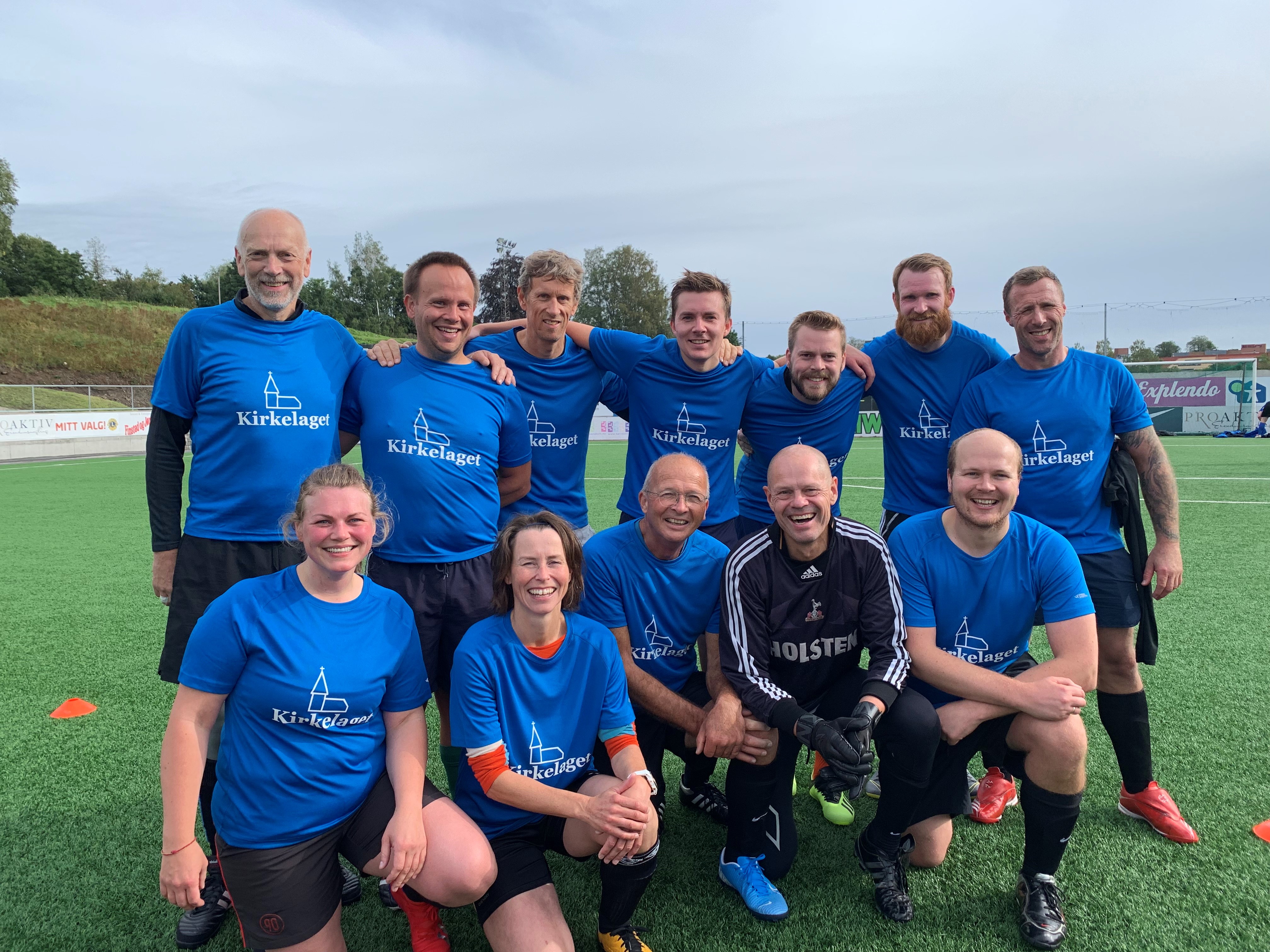 Fra venstre bakre rad: Tor Øystein Vaaland (Prost Asker prosti), Tormod Krogrud (Fagarbeider kirkegårdene Asker Kirkelige Fellesråd), Christian B Foss(Erfaringskonsulent i Asker kommune), Audun Vad Petterson(Kapellan Østenstad kirke) Jørgen Guntveit Svartvasmo (Leder for administrativ enhet AKF) Tor Øystein Henningsen(Feltsykepleier Asker kommune), Andre Synnestvedt(Erfaringskonsulent Asker kommune) Foto: Jørgen Guntveit Svartvasmo