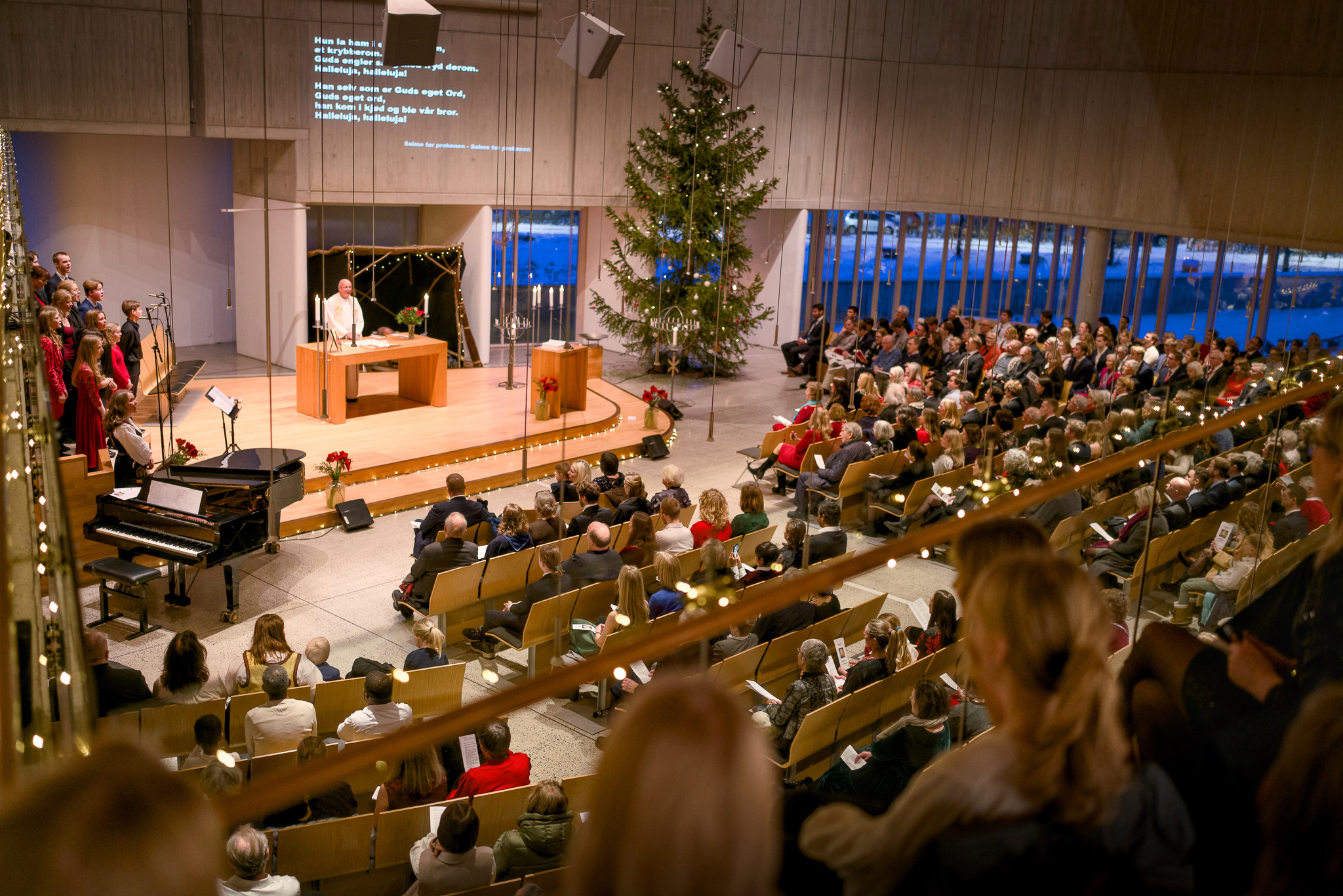Julaftensgudstjeneste i Vardåsen kirke. Foto: Sven-Erling Brusletto