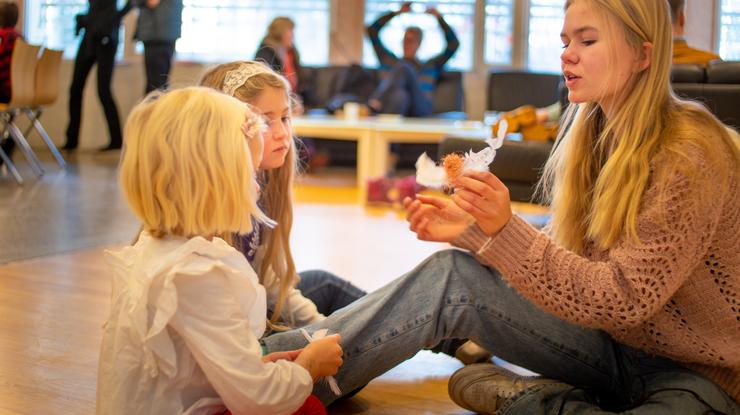 Gudstjeneste med søndagsskole 12. mai