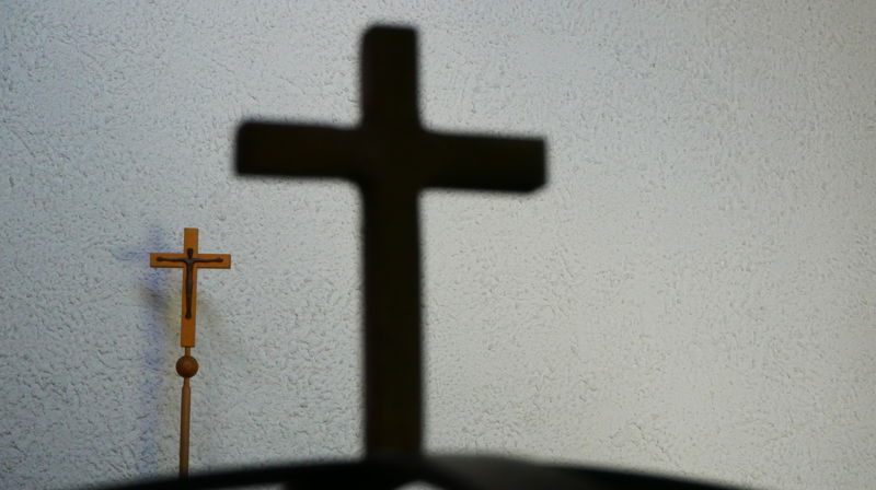 Søndagsskoleleder med to barn. Foto: Sven-Erling Brusletto