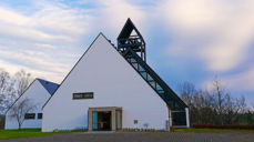Holmen kirke. Foto: Norunn Edvardsen