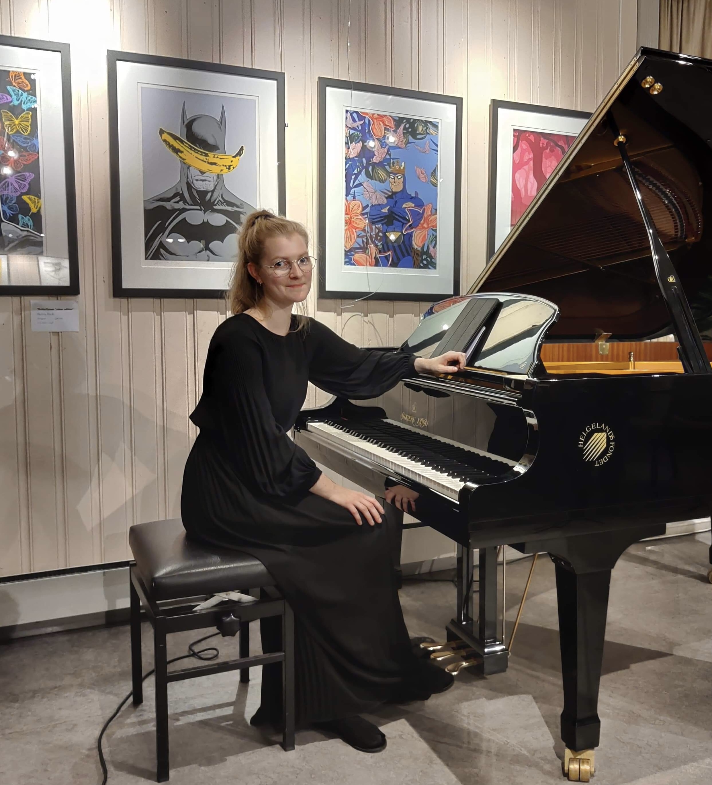 Siri Valberg ved flygelet