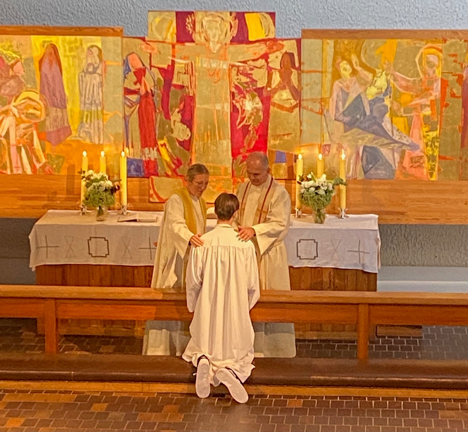 Forbønn for konfirmant i Holmen kirke.