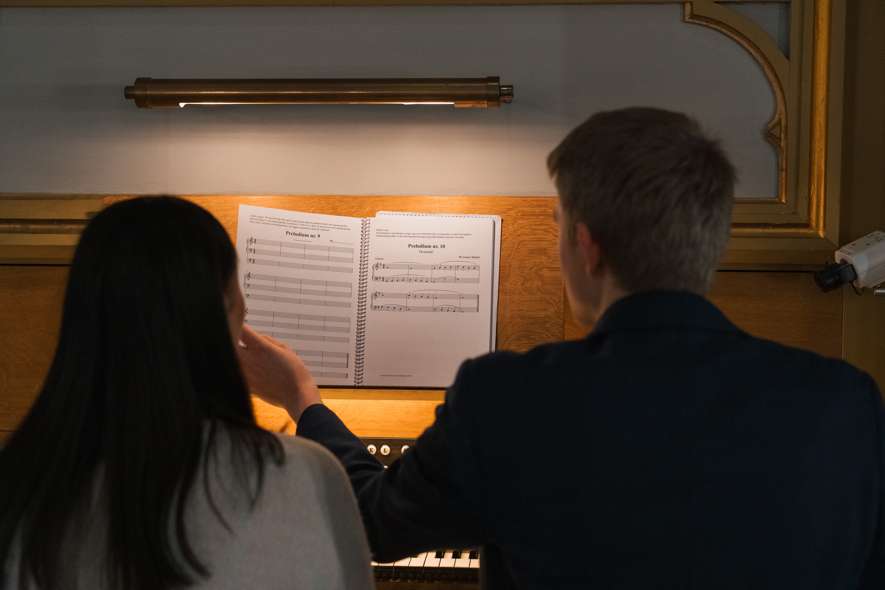 To organister spiller sammen. Foto: Kirkerådet/Torstein Kiserud