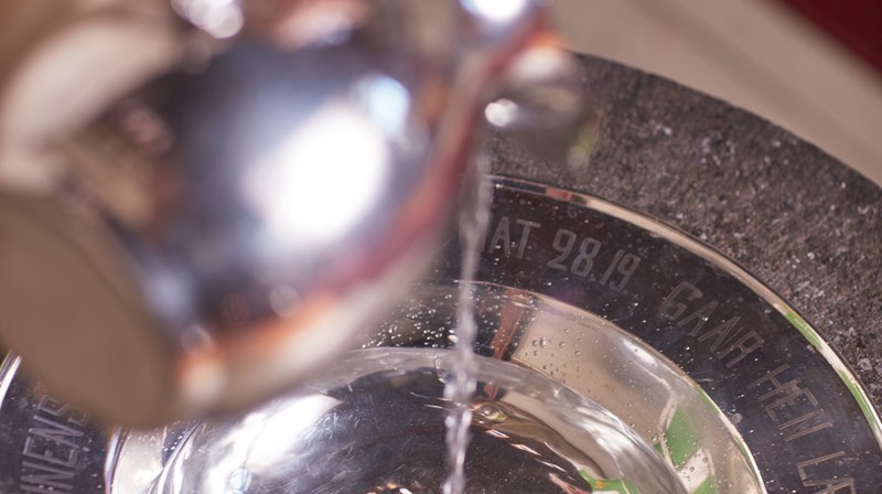 Hva betyr dåpens symboler?