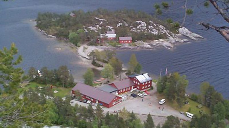 Nesholmen er ein leirstad for Sogn og Fjordane krins av Noregs KFUK-KFUM, og denne veka er me frå Aurland saman med born og unge frå andre plassar i fylket vårt på sommarleir!