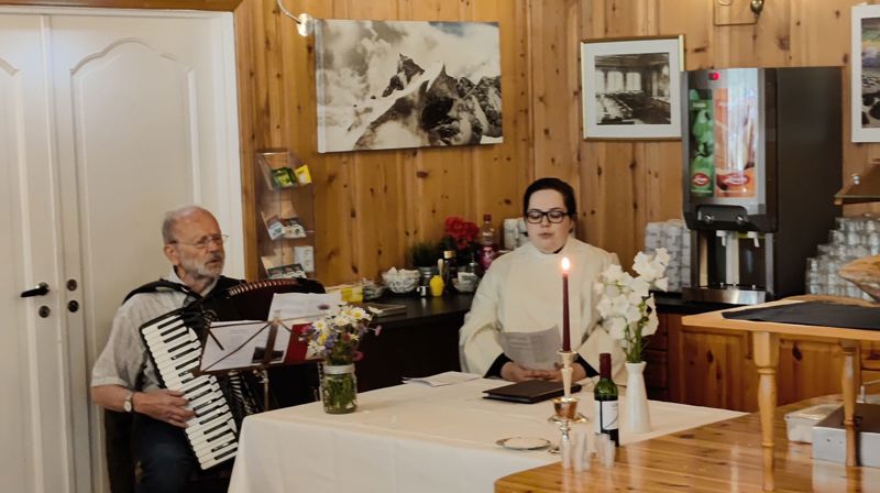 Friluftsgudsteneste på Aurdalen kyrkjegard