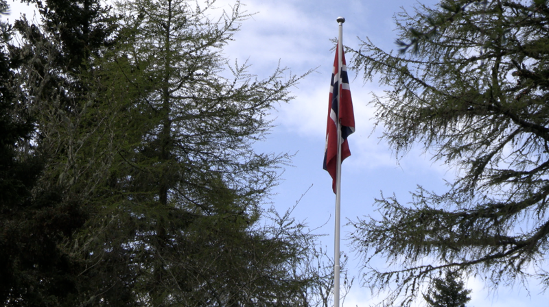 Videohelsingar frå Austrheimkyrkja