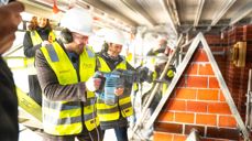 Kulturbyrå i Bergen, Reidar Digranes og statsråd Kjersti Toppe var hentet inn for å markere starten rehabiliteringsarbeidet på Johanneskirken. De skulle bore i sement, noe som var lettere sagt enn gjort!