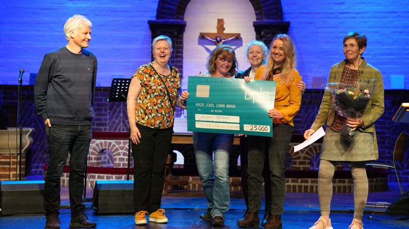 Pionérprisen gikk til Salhus menighet for deres nyskapende og egenproduserte adventskalender. Staben mottok prisen på kick off for alle ansatte.