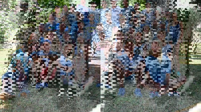 Alle ungdomslederne samlet under tur til Italia i 2015