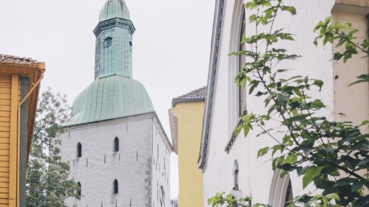 Bergen domkirke er en av de flotte middelalderkirkene i Bergen.