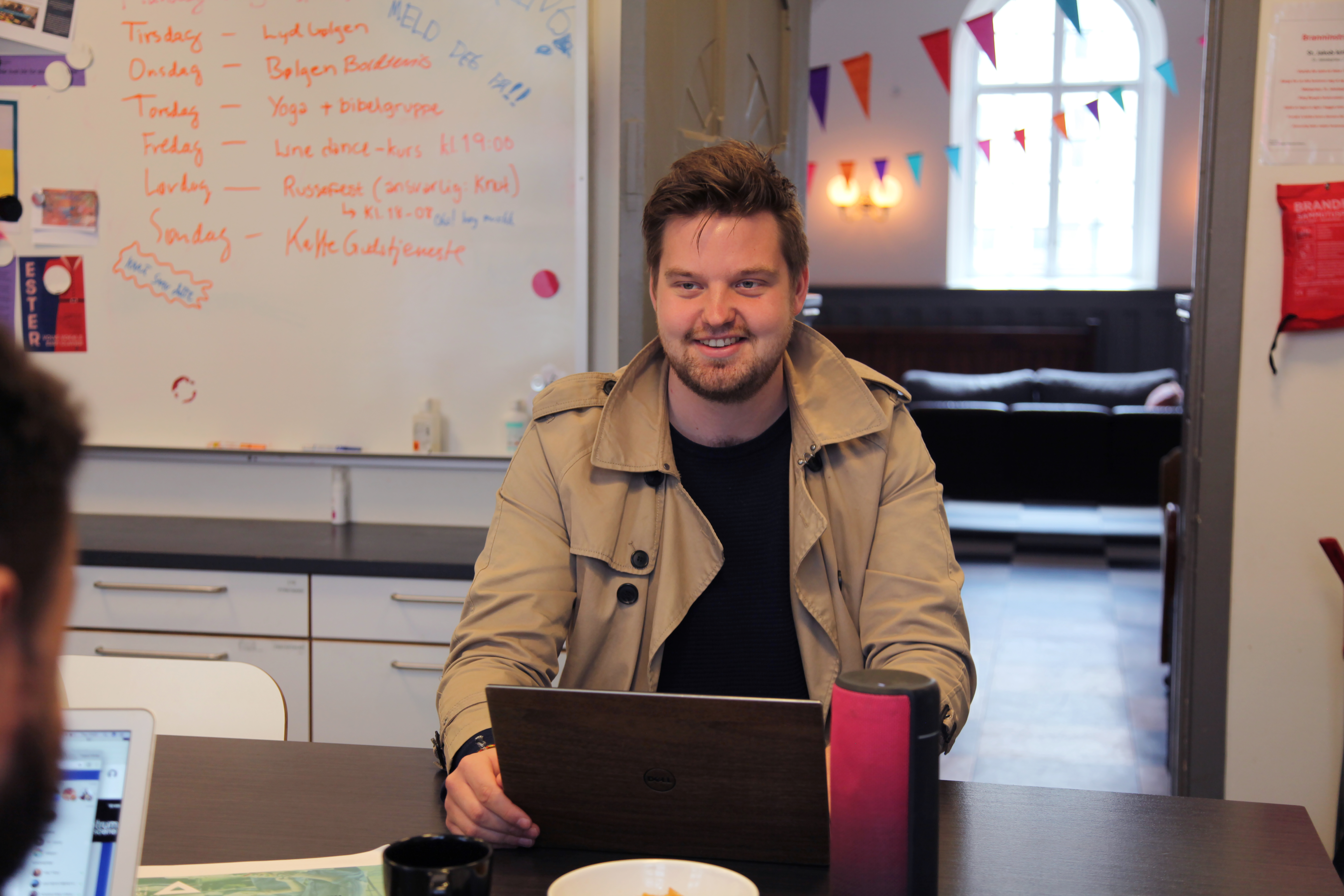 RAUSHET OG ENGASJEMENT:  - Som frivillig tar man del i et felleskap, man tar del i det å vise omsorg og omtanke til folk rundt seg, sier JB. 