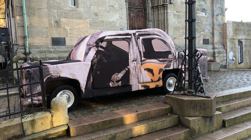 Migrantbilen vil stå parkert utenfor Bergen domkirke til og med 24. november FOTO: Anne Merete Solbakken