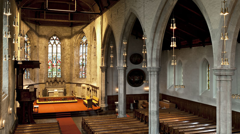 Åpen kirke for bønn og lystenning