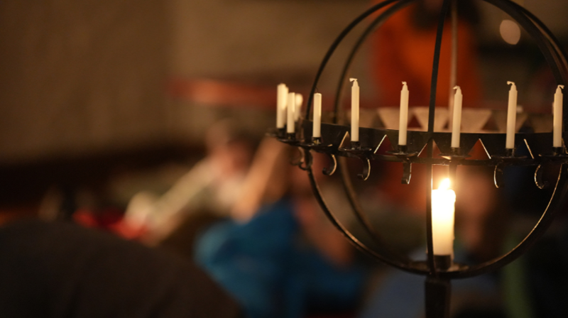 Kom gjerne innom kirkene er kapellet på Allehelgensdag for lystenning og refleksjon.