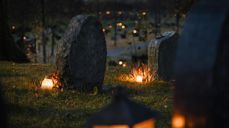 Lys på kirkegården. Foto Helene Moe Slinning