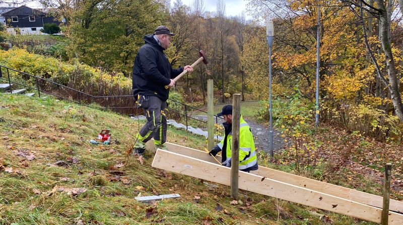 Vi får ny trapp ved gravplassen