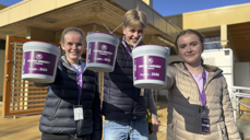 Ta godt imot de som kommer på døren onsdag. Pengene går til dem som trenger det. Foto. Geir Endre Kristoffersen