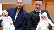 Tvillingene Storm og Emilie på dåpsdagen i Søreide kirke. Foto: PRIVAT