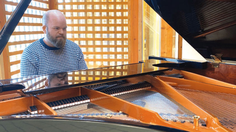 "Påskemorgen slukker sorgen" er eit einaste langt gledesutbrot, skriv kantor Per Inge Hove. Foto: Geir Endre Kristoffersen