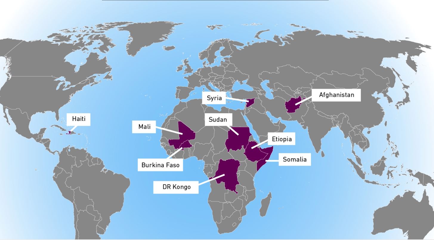 Behovene verden over er enorme, og med din støtte til katastrofefondet kan vi raskt respondere i nødsituasjoner og skape varig endring gjennom både nødhjelp og langsiktige samarbeid med lokalsamfunn.  Om det så er distribuering av livsnødvendig nødhjelp, som medisiner, rent vann og varme måltider til de mest sårbare, eller psykososialt arbeid for traumer og overgrep, vil deres donasjon gjøre en betydelig forskjell og bidra til å trygge og bygge en mer rettferdig og bærekraftig verden.
