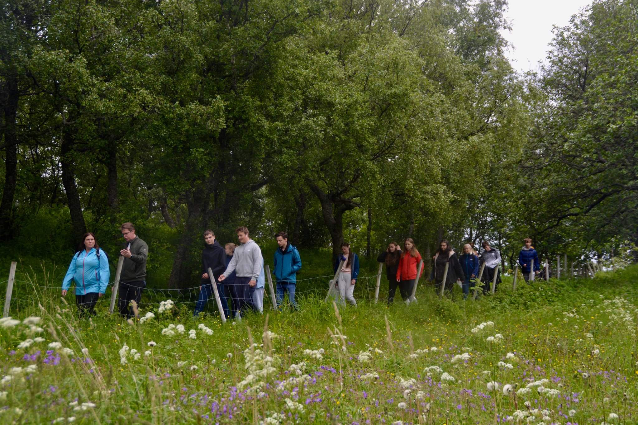 Langs Bodøelv St. Hans dagen 2021. Alle bildene er tatt av menighetspedagog Unn-Kristin Riedl Smeplass.