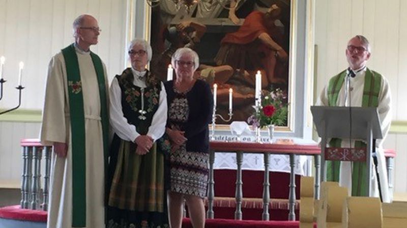 50-års konfirmanter i Kjerringøy Kirke 8.juli 2018. Fra venstre: Ove Kjelling, Marit Kjelling, Ellinor Ann Henriksen og sokneprest Svein Malmbekk Foto: Kirstin Kjelling