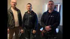 Driftsleder I Bodø Kirkelige fellesråd og to karer fra M2 Service AS.