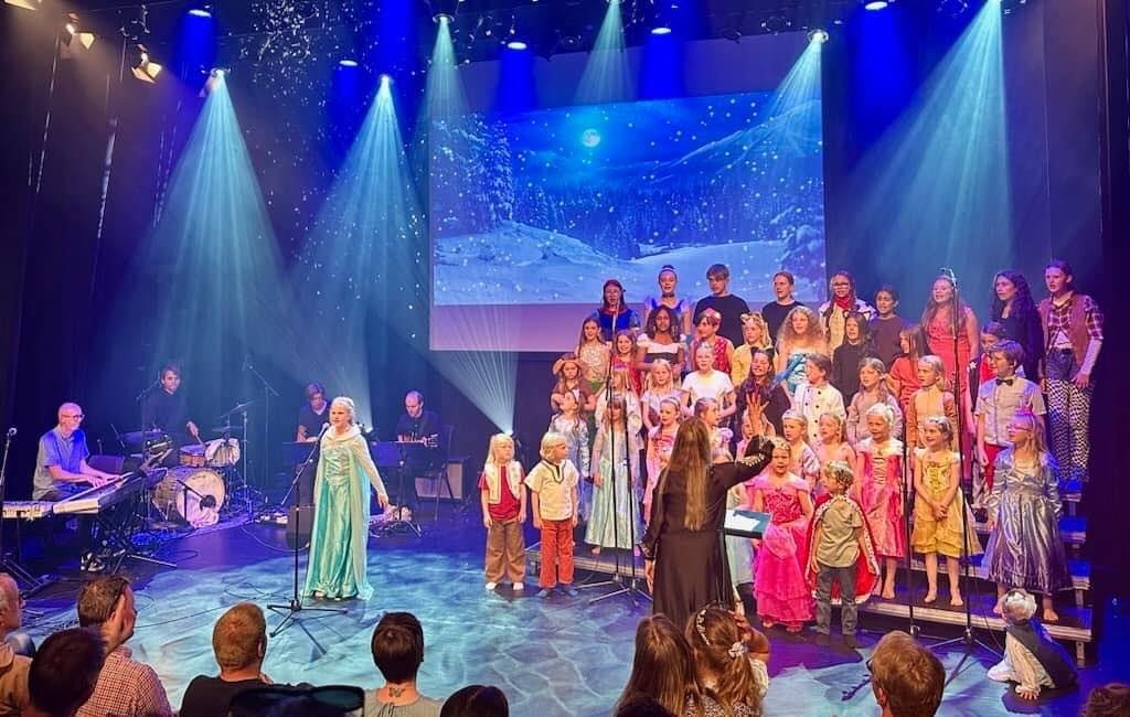 Korene på Studioscenen i Drammens teater ved en tidligere forestilling - Animagika. Foto: Privat