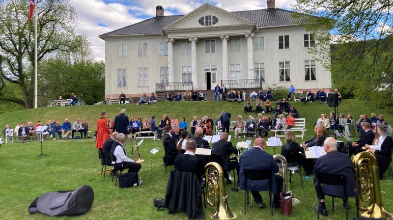Maikveld på Austad gård