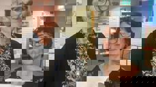 Den glade JA-prisvinneren med juryens Galina Trintsoukova