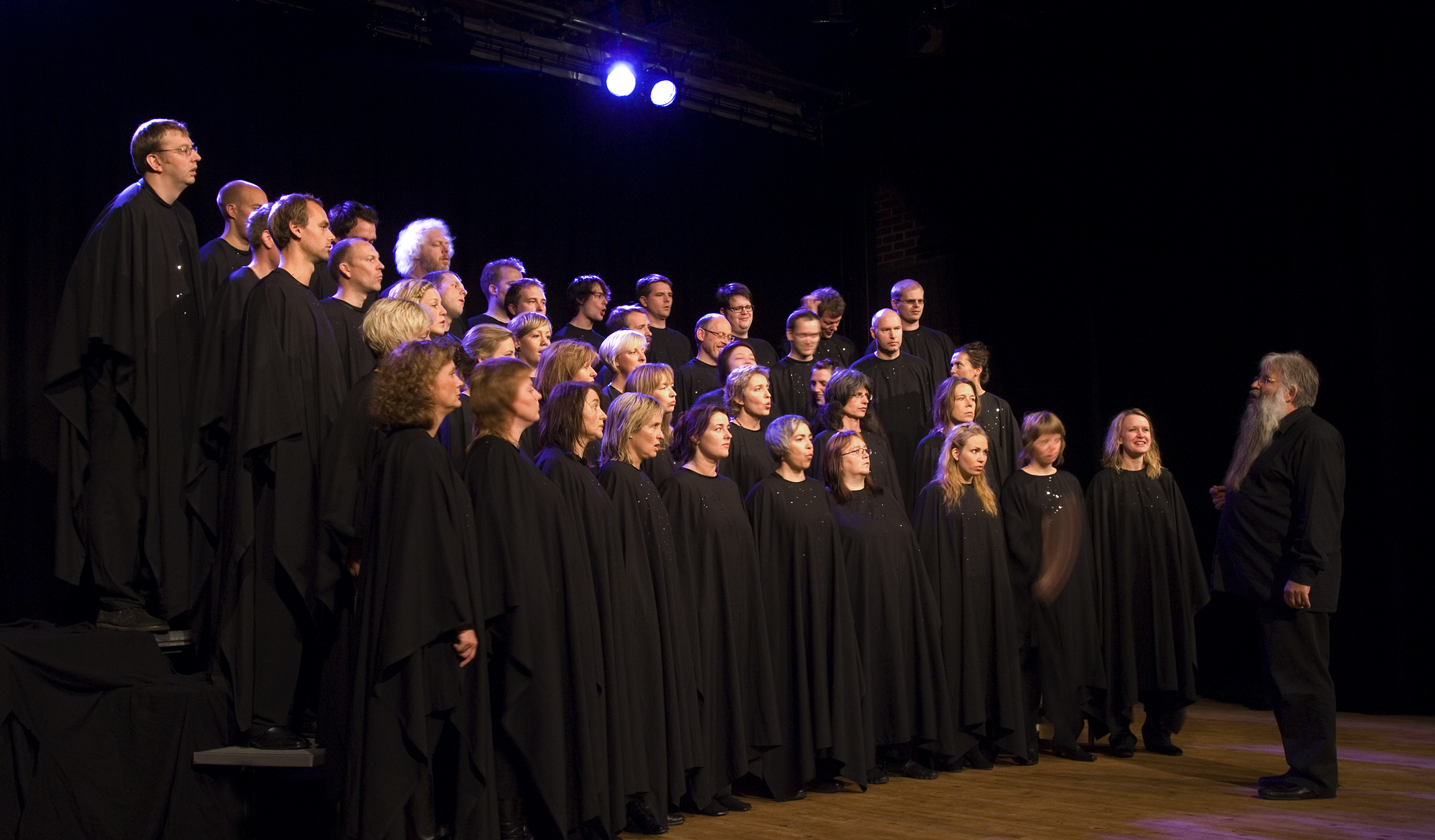 Sunnmøre Kristelege Ungdomskor (SKRUK) med dirigent Per Oddvar Hildre