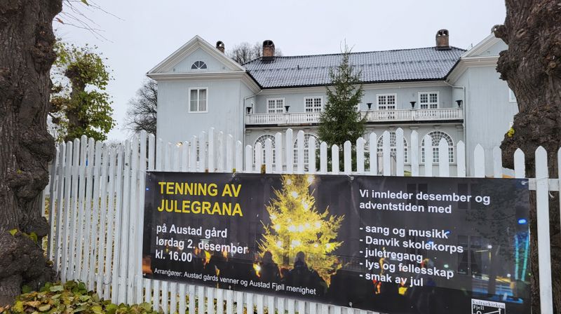 Vi tenner julegrana på Austad gård