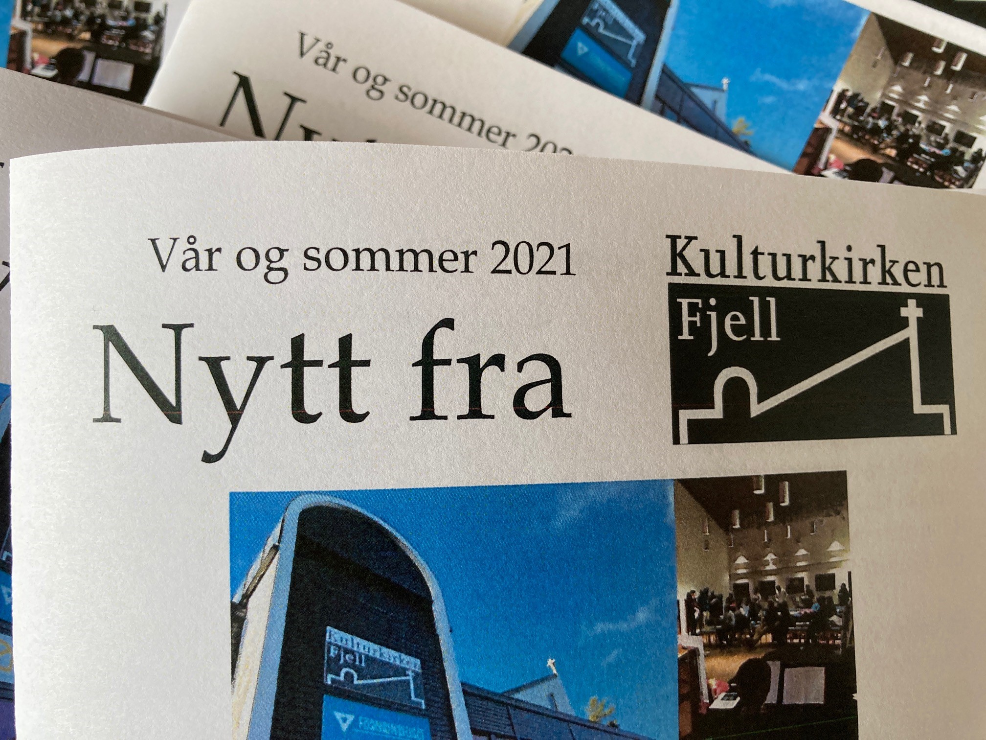 Les om våren og sommeren i Fjell kirke i vår sommerbrosjyre!